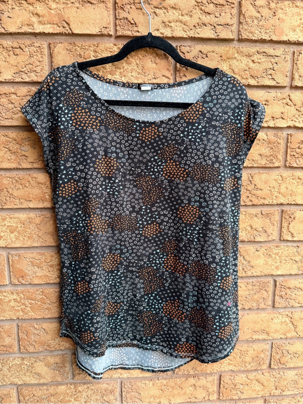 10/$25 • Color Floral Print Scoopneck Short Sleeve Top